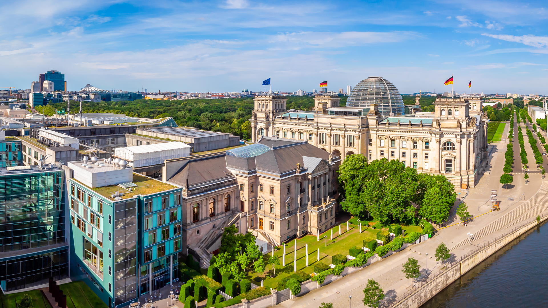 275181951 - Aerial view of Reichstag in summer day, Berlin Von Alexey Fedorenko