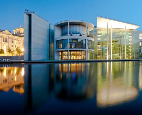 54151105 - Berlin Panorama Reichstag and Reichstagufer Von draghicich